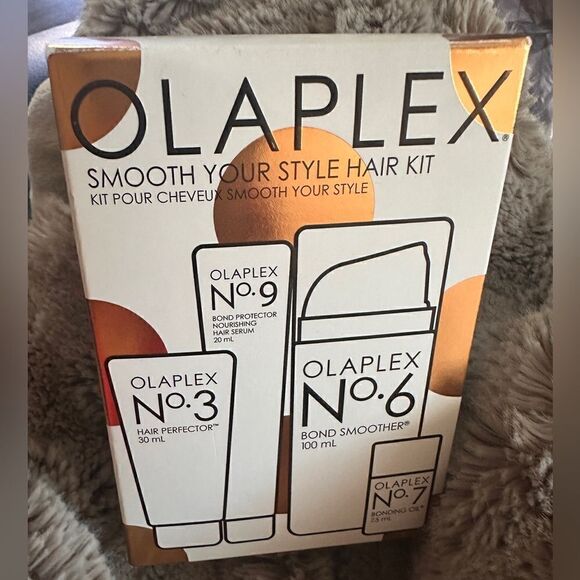 OLAPLEX SMOOTH YOUR HAIR STYLE HAIR KIT Sleek, strong hair is 🎁 of the season - Picture 4 of 15